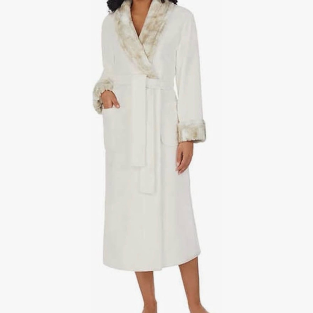 Midnight By Carole Hochman Cream Lounge Top With Label Detail